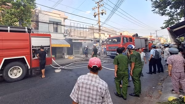 Hỏa hoạn thiêu rụi 2 căn nhà gần chợ Vĩnh Bảo