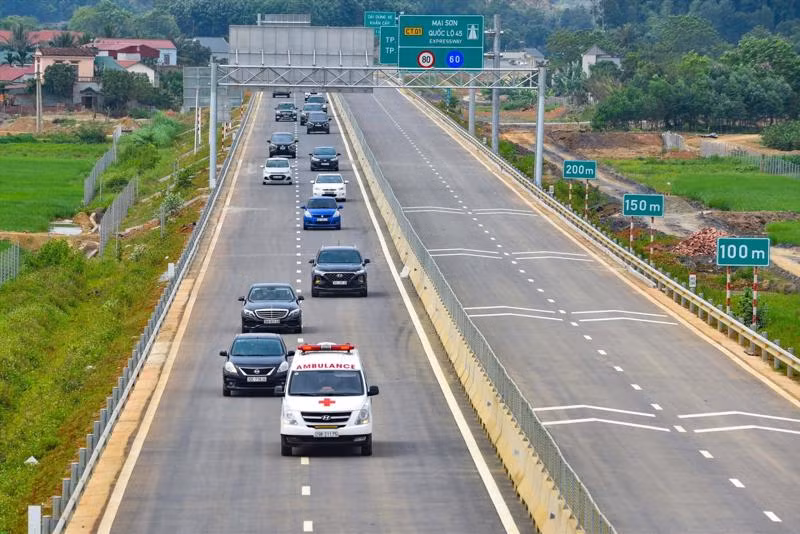 Từ 1/10: Đường cao tốc phải có tối thiểu 4 làn xe -0