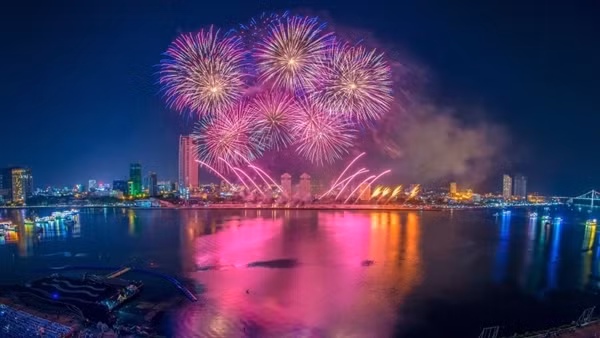 DIFF 2024 mang những “vũ điệu trên không” trở lại bầu trời Đà Nẵng