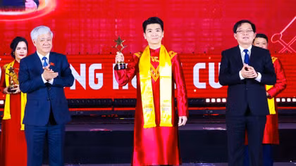 Phó Chủ tịch SHB Đỗ Quang Vinh tham gia Đoàn Chủ tịch Hội Doanh nhân trẻ Việt Nam khóa VIII