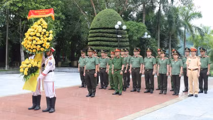 Đảng ủy Công an Trung ương tri ân các Anh hùng liệt sĩ Công an nhân dân