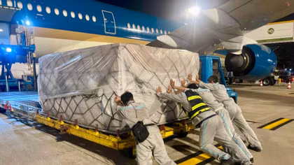 Thêm một chuyến bay chở 46,8 tấn hàng hỗ trợ Venezuela 