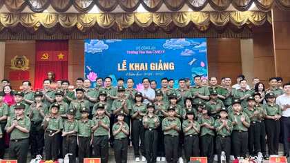 Những trang sách đầu tiên đến với Trường Văn hóa CAND V