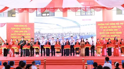 Rộn ràng ngày hội khai trường tại 4 ngôi trường nội trú liên cấp ở Lạng Sơn.