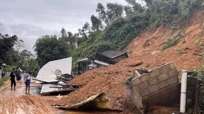 Còn 6 vị trí tắc đường trên các tuyến quốc lộ phía Bắc, một bản bị cô lập