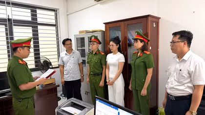 Bịa chuyện cần hối lộ cơ quan Thuế để chiếm đoạt tiền của đối tác