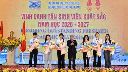 Trường Đại học Cửu Long thưởng hơn 9 tỷ đồng cho tân sinh viên khóa 27
