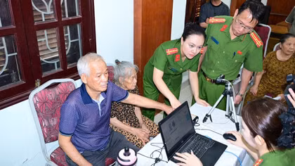 Nỗi lòng thầy u tôi mỗi lần đưa tiễn người thân vào lửa đạn…