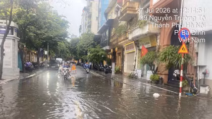 Hà Nội: Lượng mưa lớn có thời điểm vượt quá khả năng tiêu thoát cục bộ