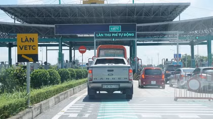 VETC tạm dừng triển khai chính sách thu phí dịch vụ tài khoản giao thông 