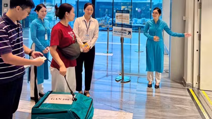 Vietnam Airlines hai lần thay đổi kế hoạch chuyến bay để chờ mô, tạng hiến