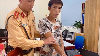 CSGT tuần tra cùng Công an xã, bắt đối tượng mang heroin