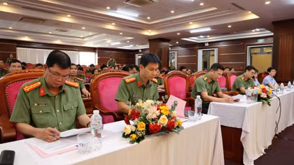 Đại diện lãnh đạo các đơn vị thuộc Bộ Công an và Công an TP Đà Nẵng tại buổi khai mạc lớp tập huấn.
