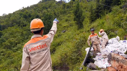 Viettel xóa lõm sóng ở xóm núi Khền Lền chưa có điện