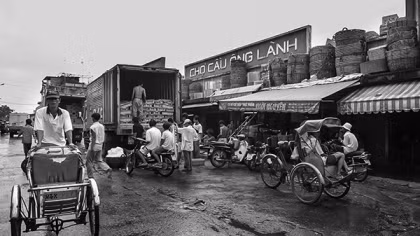 Sài Gòn lê la chợ không đàn bà