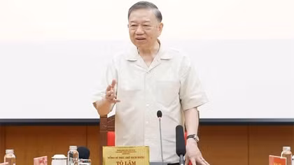 Tổng Bí thư, Chủ tịch nước Tô Lâm và các đại biểu đã tham quan các gian hàng triển lãm chào mừng 80 năm Ngày truyền thống lực lượng An ninh nhân dân.