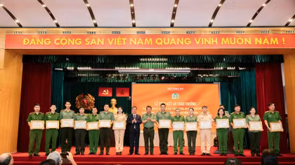Bộ Công an trao giải Đại sứ Văn hóa đọc và thi tìm hiểu về An ninh nhân dân 