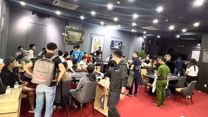 Cảnh sát hình sự Công an Đà Nẵng đấu tranh với tội phạm cờ bạc dịp World Cup