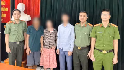 Công an Tuyên Quang hỗ trợ người dân đi lạc trở về gia đình an toàn