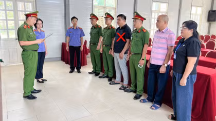 Khởi tố giám đốc ứng tiền nhiều nhà thầu để xây trường học rồi bỏ trốn