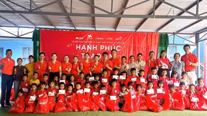 Mang yêu thương đến những điểm trường còn nhiều khó khăn