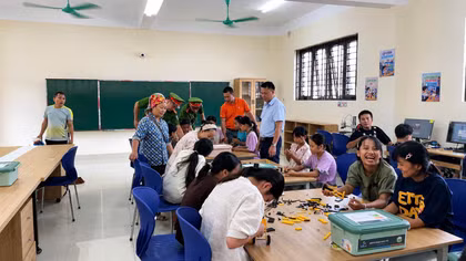 Bàn giao 4 phòng thực hành STEM cho các trường học vùng biên giới Lào Cai