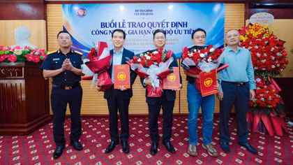 Hải quan trao công nhận doanh nghiệp ưu tiên cho 3 doanh nghiệp FDI