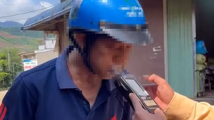 Vừa vi phạm nồng độ cồn, vừa đi xe máy mà không có GPLX