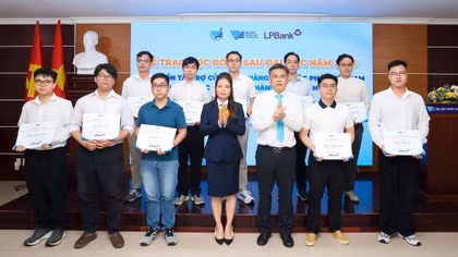 LPBank trao 43 suất học bổng sau đại học, tiếp sức nguồn nhân lực khoa học – công nghệ