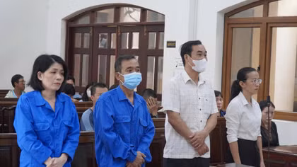 Nguyên Chủ tịch xã “tiếp tay” cho vợ lừa đảo gần 15 tỷ đồng bị phạt 9 năm tù