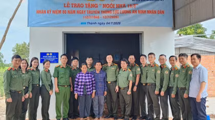 Trao tặng 3 căn nhà tình nghĩa cho gia đình có hoàn cảnh khó khăn