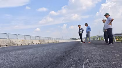 Sau bài trên Báo Công an nhân dân, chủ đầu tư báo cáo về vết nứt trên cao tốc Biên Hoà - Vũng Tàu 