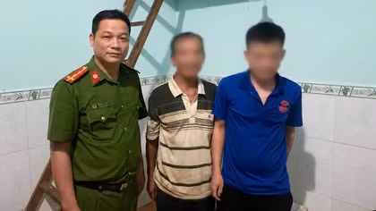 Công an phường giúp hai cha con tìm lại nhau sau 10 năm thất lạc 