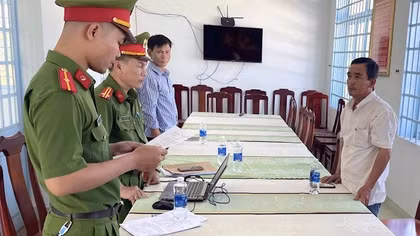 Truy tố nguyên Chủ tịch UBND xã “tiếp tay” cho vợ lừa gần 15 tỷ đồng