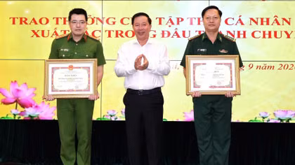 Khen thưởng lực lượng tham gia bắt giữ hơn 19kg ma túy qua biên giới