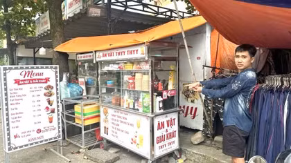 Bắt giữ đối tượng chuyên dán đè mã QR thanh toán để chiếm đoạt tiền