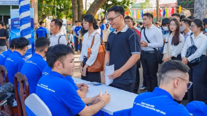 Người hưởng bảo hiểm thất nghiệp tại TP Hồ Chí Minh giảm mạnh 