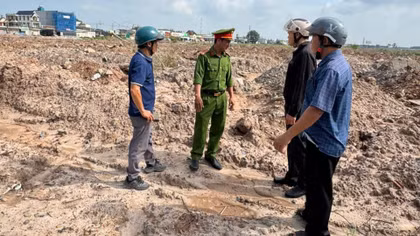 Hai công ty thi công dự án đường nghìn tỷ đổ "bậy" chất thải xây dựng