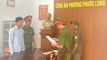 Khởi tố nhân viên giao hàng tham ô tiền của công ty