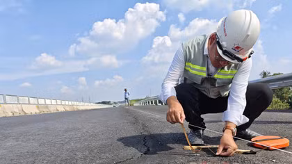 Vết nứt kéo dài đe dọa an toàn trên cao tốc Biên Hòa - Vũng Tàu