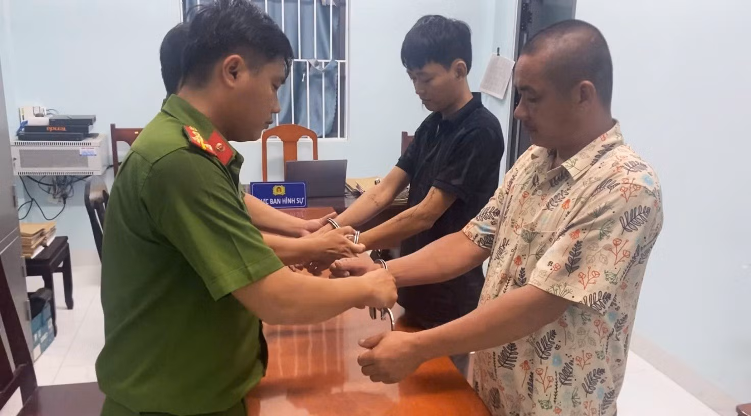 Đối tượng Đinh Văn Lâm và Nguyễn Thanh Trung (từ phải qua trái)