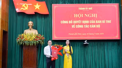 Phó Bí thư Thành ủy Đà Nẵng làm Phó Bí thư Thành ủy, Chủ tịch UBND TP Huế