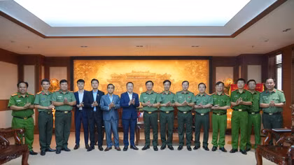 Đoàn Cơ quan đại diện Bộ Công an Lào tại Việt Nam thăm, làm việc với Công an TP Huế