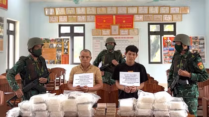 Ém 28,5 kg ma tuý trên xe bán tải