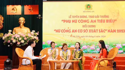 Nữ chiến sĩ Công an viết tiếp ước mơ trên giảng đường