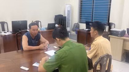 Đối tượng truy nã sa lưới khi đang trên xe khách hướng Bắc - Nam