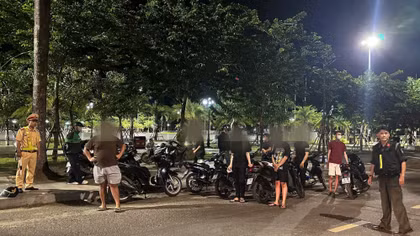 Ngăn chặn hơn 220 thanh, thiếu niên tụ tập, điều khiển xe nguy hiểm trong đêm