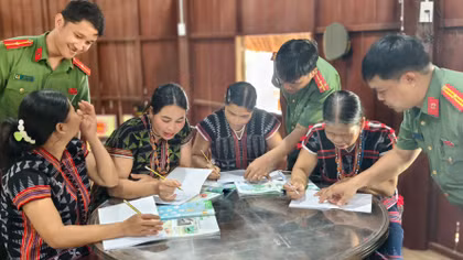 Những “thầy giáo” đặc biệt giữa đại ngàn Trường Sơn hùng vĩ