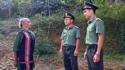 Những “cánh tay nối dài” giữ bình yên nơi rẻo cao Trà Leng