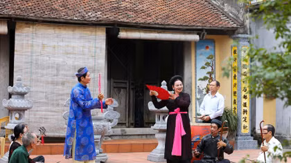 Sân khấu truyền thống "chạm ngõ" khán giả thời đại số